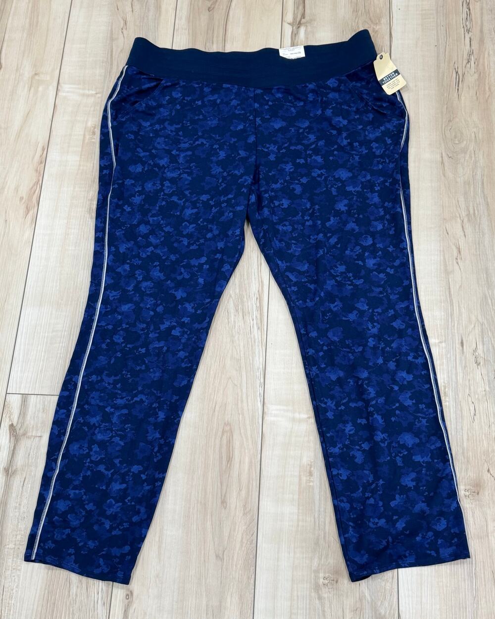 St John's Bay Slim Straight Leg Active Legging Pants XXL Blue Camo NWT